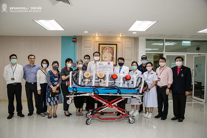 King Chulalongkorn Memorial Hospital, represented the hospital in receiving two Isolator Chamber-Negative Pressure Capsules from Thai EV Co.,Ltd. and CU Engineering Alumni Class 1984.  The capsules will be used for the treatment of COVID-19 patients.