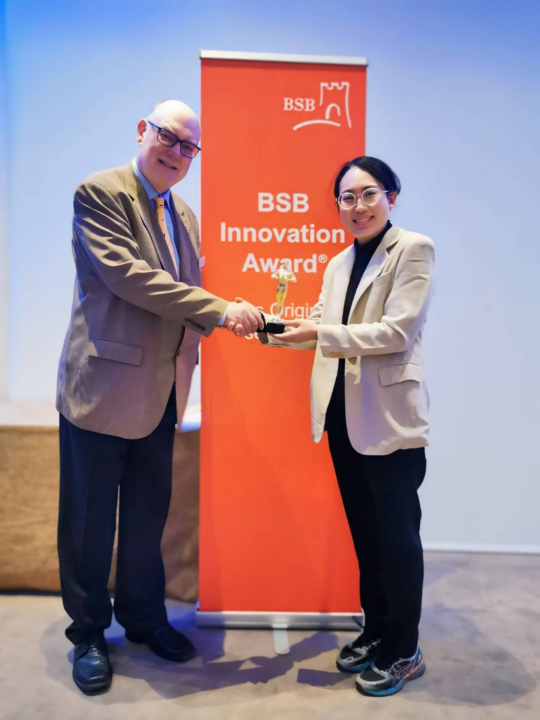 Dr. Jan-H Riedel, the founder of the BSB Award, presented the prize to Dr. Puttimon Sribonfha, CEO of Nabsolute Co., Ltd.