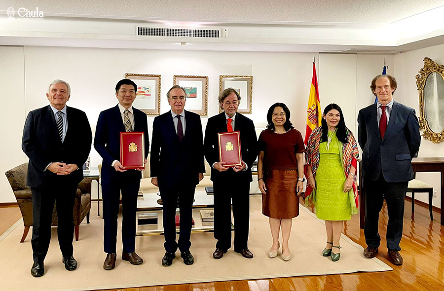 Chula Faculty of Arts Signs Cooperation Agreement with The Cervantes Institute 