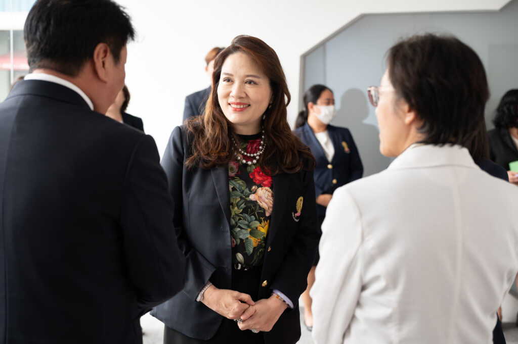 Dr. Jiang Biao, Director of CAS-ICCB (left) and Prof. Dr. Pornanong Aramwit, Acting Vice President for Research and Innovation, and Acting Dean, Faculty of Pharmaceutical Sciences, Chulalongkorn University (right)