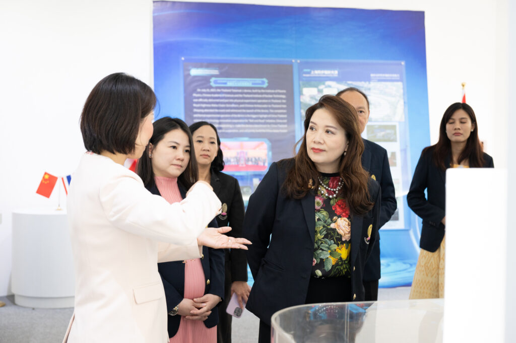 Dr. Jiang Biao, Director of CAS-ICCB (left) and Prof. Dr. Pornanong Aramwit, Acting Vice President for Research and Innovation, and Acting Dean, Faculty of Pharmaceutical Sciences, Chulalongkorn University (right)