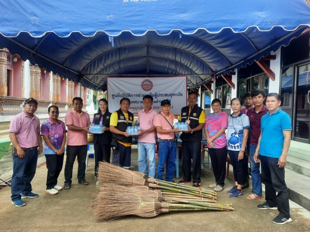 Chulalongkorn University has provided relief through donations to help flood victims in Nan Province. The Centre of Learning Network for Region (CLNR), Chulalongkorn University, has delivered items purchased with donations through the account set up for receiving contributions for flood victims in Nan,