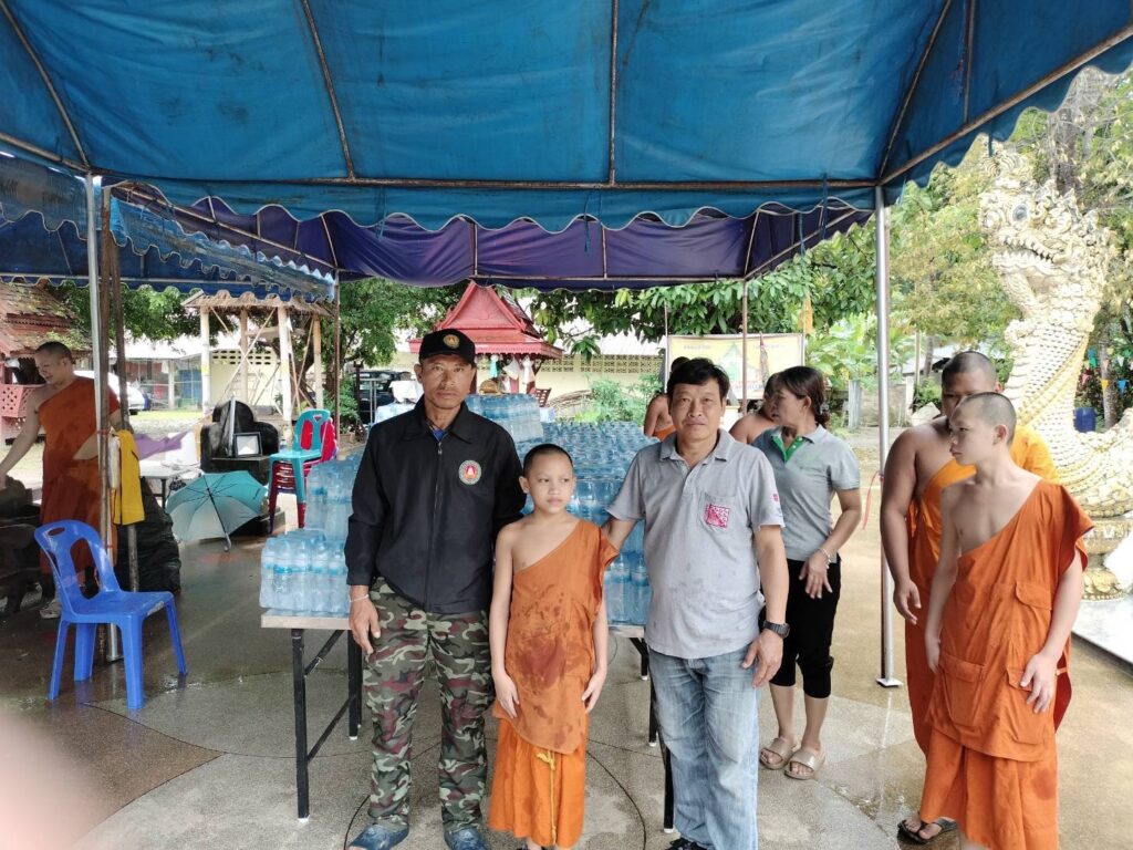 Chulalongkorn University has provided relief through donations to help flood victims in Nan Province. The Centre of Learning Network for Region (CLNR), Chulalongkorn University, has delivered items purchased with donations through the account set up for receiving contributions for flood victims in Nan,