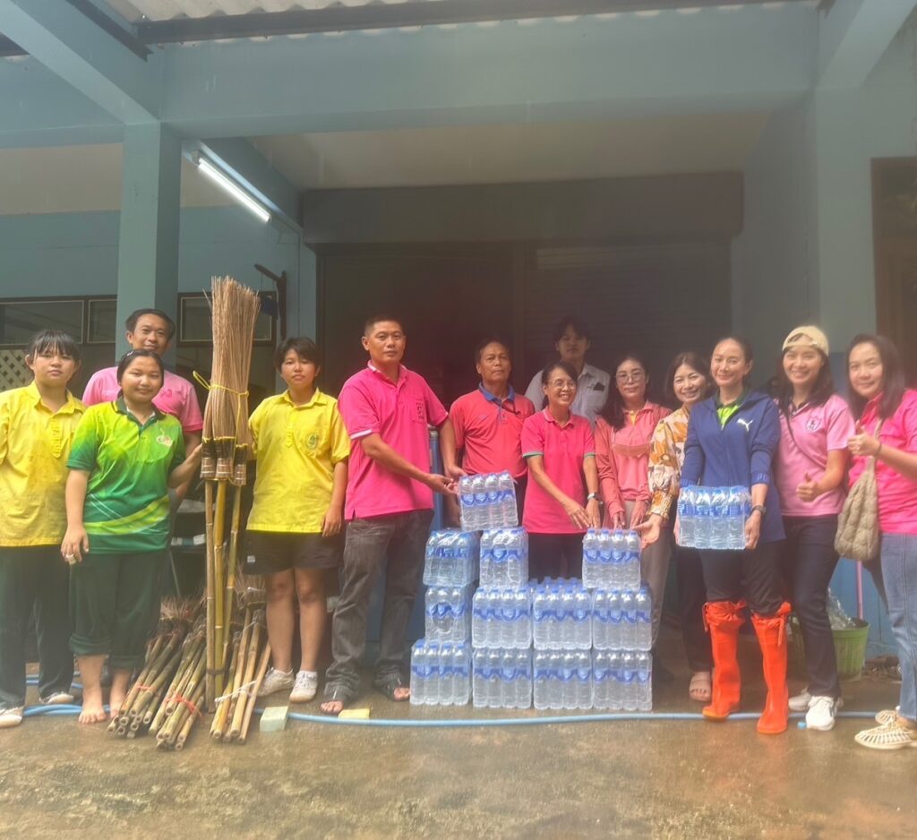 Chulalongkorn University has provided relief through donations to help flood victims in Nan Province. The Centre of Learning Network for Region (CLNR), Chulalongkorn University, has delivered items purchased with donations through the account set up for receiving contributions for flood victims in Nan,