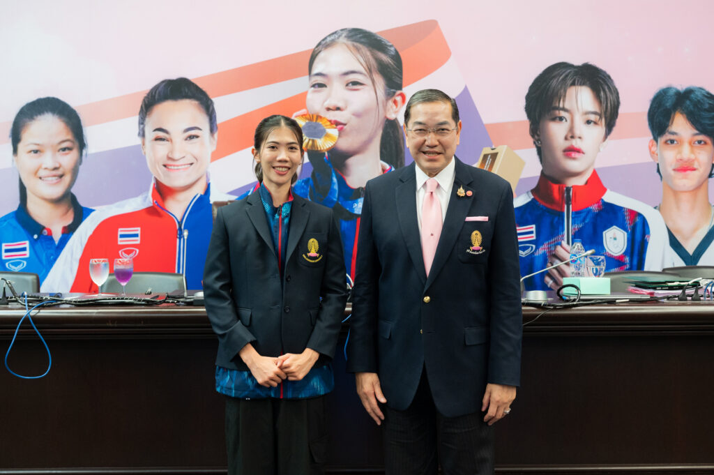 Panipak Wongpattanakit, Alumna, Faculty of Sports Science, Chulalongkorn University and Professor Emeritus Dr. Surakiart Sathirathai, Chairman, Chulalongkorn University Council