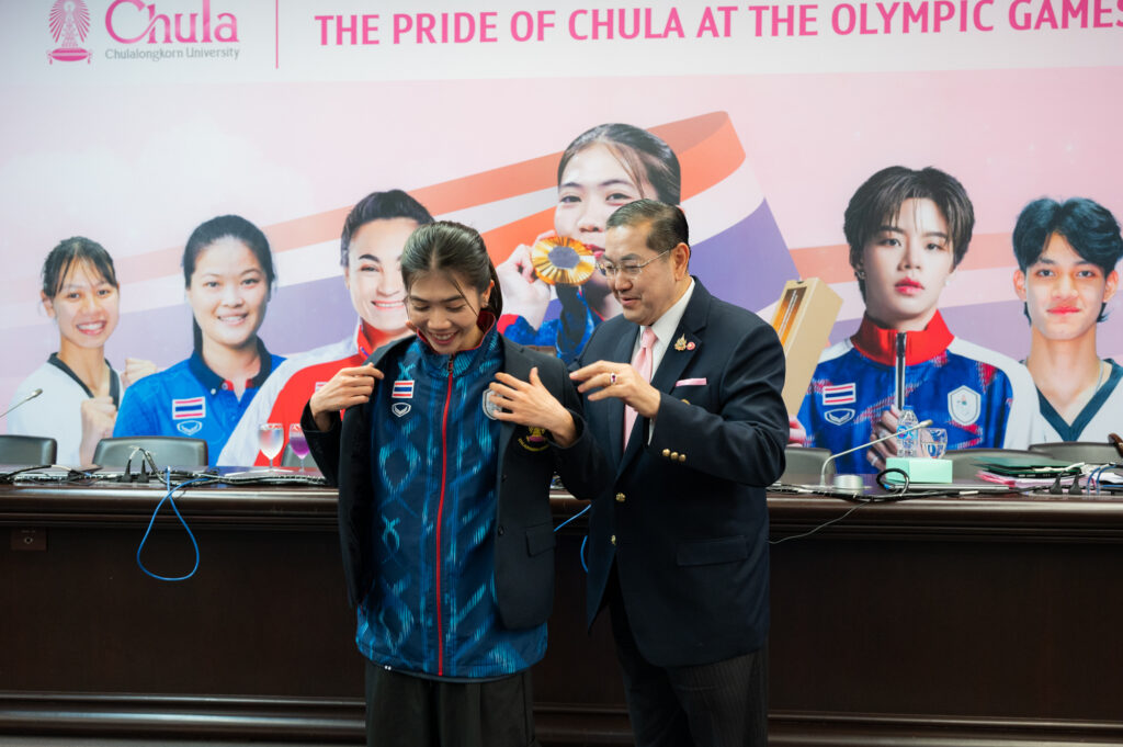 Panipak Wongpattanakit
Alumna, Faculty of Sports Science, Chulalongkorn University and 
Professor Dr. Surakiart Sathirathai, Chairman, Chulalongkorn University Council