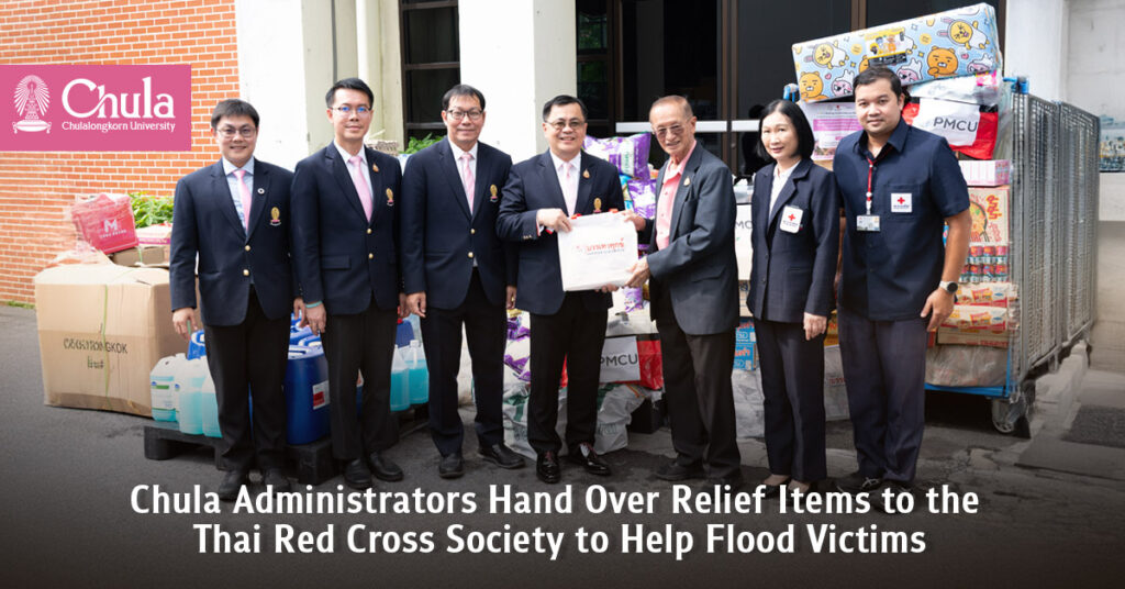 Chula Administrators Deliver Relief Items to the Thai Red Cross Society for Flood Victims