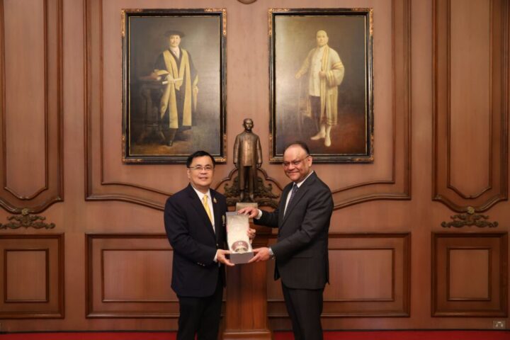 Prof. Dr. Wilert Puriwat, President, Chulalongkorn University (left), and 
H.E. Nagesh Singh, Ambassador of India to Thailand (right)