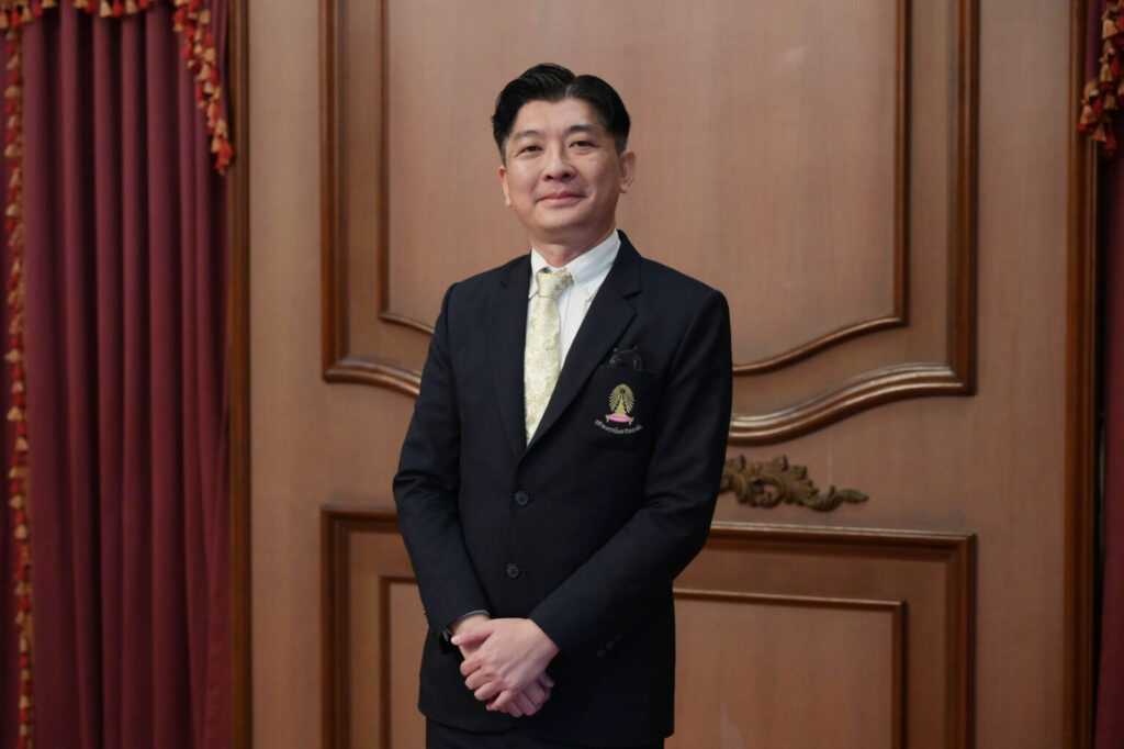 Associate Professor Dr. Suradech Chotiudompant
Dean, Faculty of Arts, Chulalongkorn University