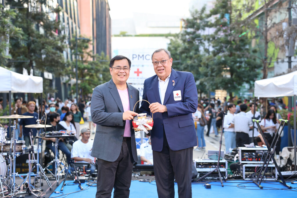 PMCU Teams Up with "Artists Unite for Charity" for "Water Recedes, Friends Emerge" Concert to Support Northern Thailand Flood Victims @Siam Square Walking Street 