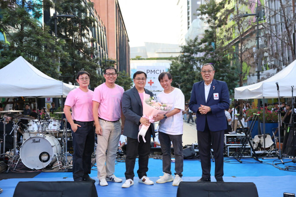 PMCU Teams Up with "Artists Unite for Charity" for "Water Recedes, Friends Emerge" Concert to Support Northern Thailand Flood Victims @Siam Square Walking Street 