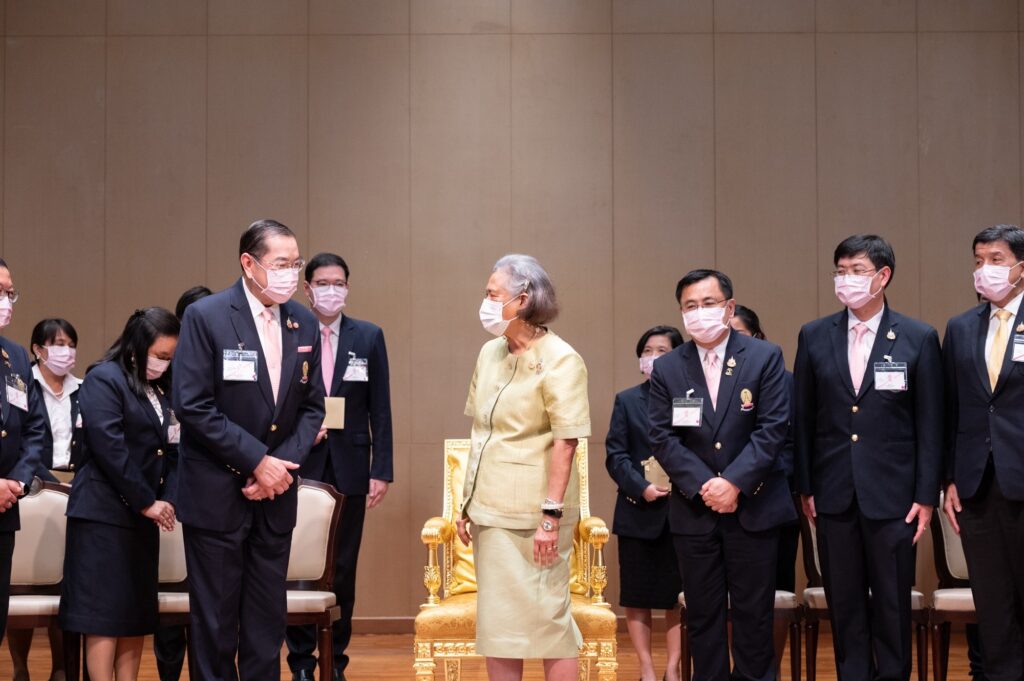 Princess Maha Chakri Sirindhorn Presents Certificates to Vela Course Graduates, Class 1 and 2