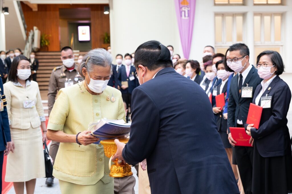 Princess Maha Chakri Sirindhorn Presents Certificates to Vela Course Graduates, Class 1 and 2