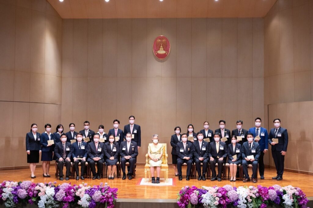 Princess Maha Chakri Sirindhorn Presents Certificates to Vela Course Graduates, Class 1 and 2