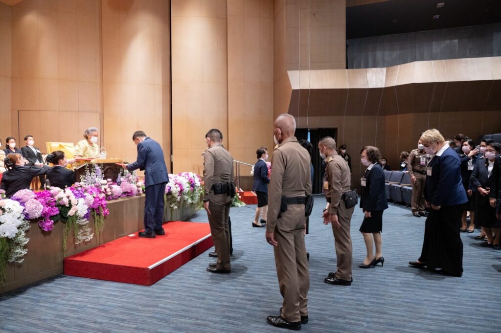 Princess Maha Chakri Sirindhorn Presents Certificates to Vela Course Graduates, Class 1 and 2