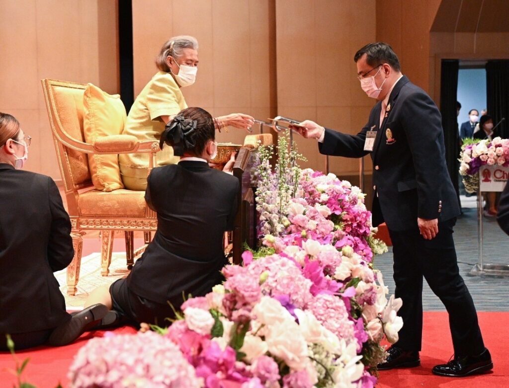 Princess Maha Chakri Sirindhorn Presents Certificates to Vela Course Graduates, Class 1 and 2