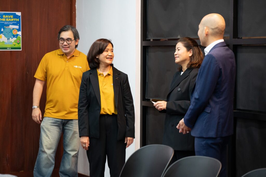 (From left to right) Dr. Ronnakorn Vaiyavuth, Deputy Executive Director, Innovation and Commercialization, CSII, Prof. Dr. Suchada Sukrong, Executive Director, CSII, Chulalongkorn University Miss Saisunee Hanprathueangsil, Head, Digital and Innovation Group, BAY, and Mr. Rottapron Ekabutr, Executive Vice President, Head of Consumer Digital Solution Division