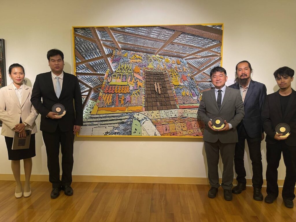 Alumnus of Chulalongkorn’s Faculty of Fine and Applied Arts Wins First Prize in 45thBualuang Painting” Competition 