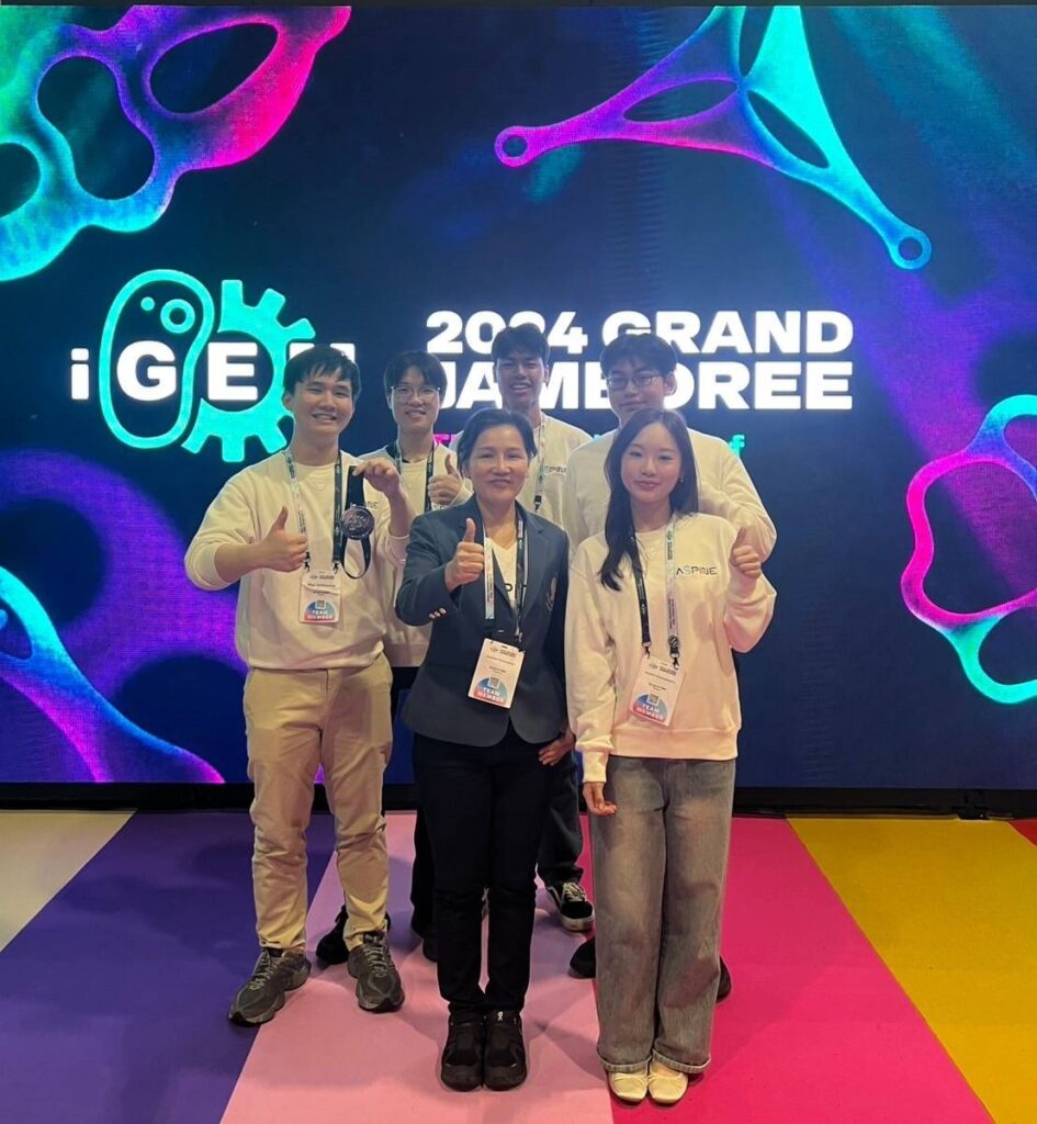 Chula's Medical, Engineering, and Demonstration School Students Win a Silver at IGEM 2024 Grand Jamboree in France 