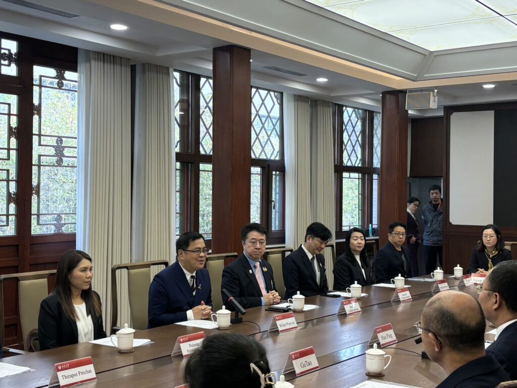 Chulalongkorn University Executives Visit Peking University 