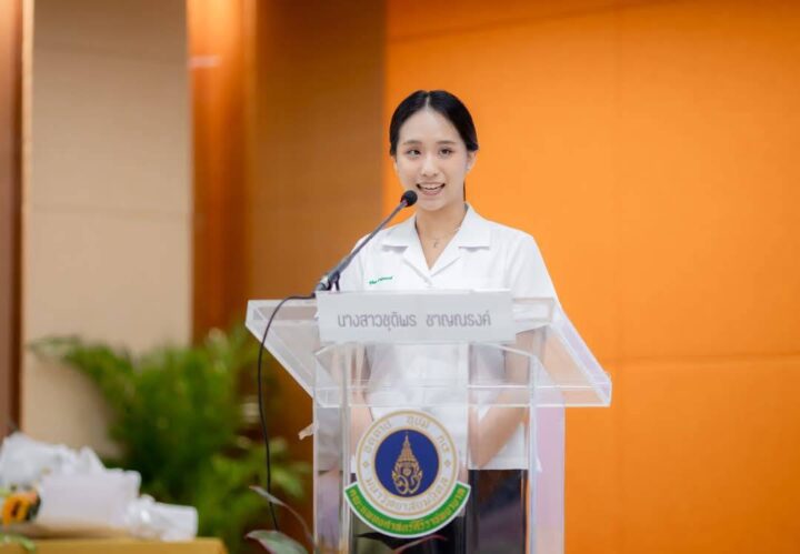 Miss Chutibhorn Charnnarong
 6th-year students, Faculty of Medicine, Chulalongkorn University