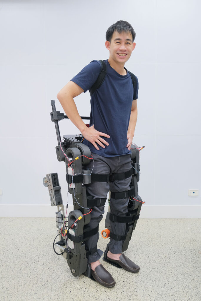 ลักษณะการสวมใส่ Wheelchair Exoskeleton