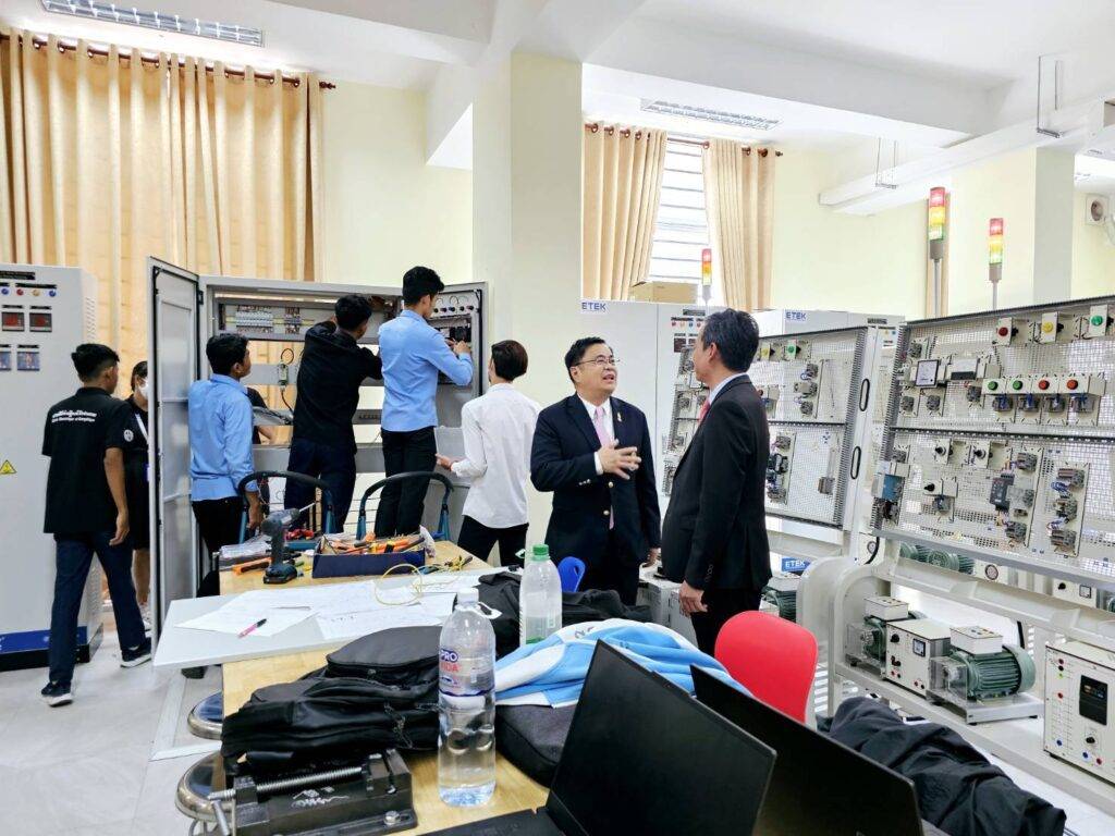 The President of Chula Meets with Cambodian Minister of Education, a Graduate of the Faculty of Education Strengthening Relations and Integrating Knowledge for Youth in the Region 