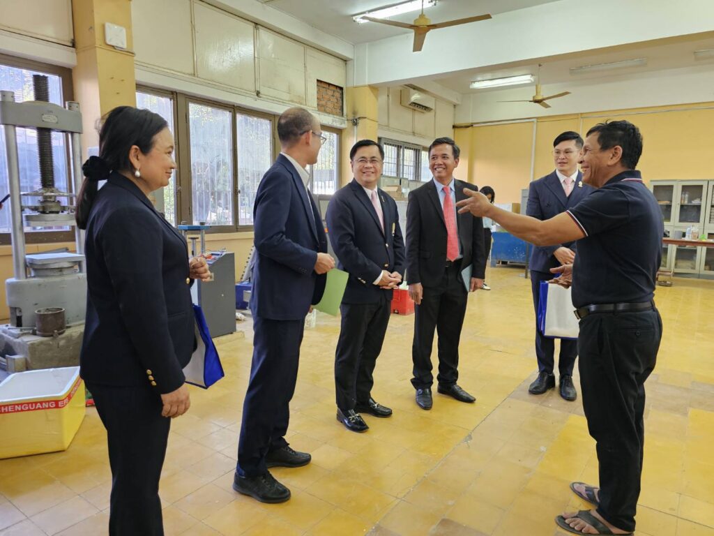 The President of Chula Meets with Cambodian Minister of Education, a Graduate of the Faculty of Education Strengthening Relations and Integrating Knowledge for Youth in the Region 