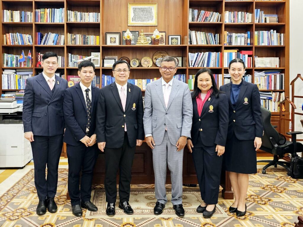 The President of Chula Meets with Cambodian Minister of Education, a Graduate of the Faculty of Education Strengthening Relations and Integrating Knowledge for Youth in the Region