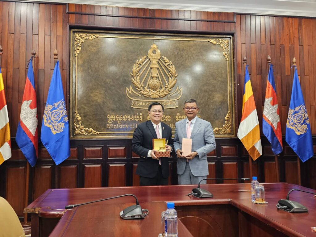 The President of Chula Meets with Cambodian Minister of Education, a Graduate of the Faculty of Education Strengthening Relations and Integrating Knowledge for Youth in the Region 