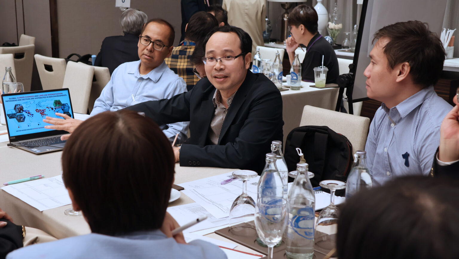 Chula Researchers Join Brainstorming and Experience Sharing at the Research University Network (RUN) One Health Research Group Conference on Emerging and Re-Emerging Diseases