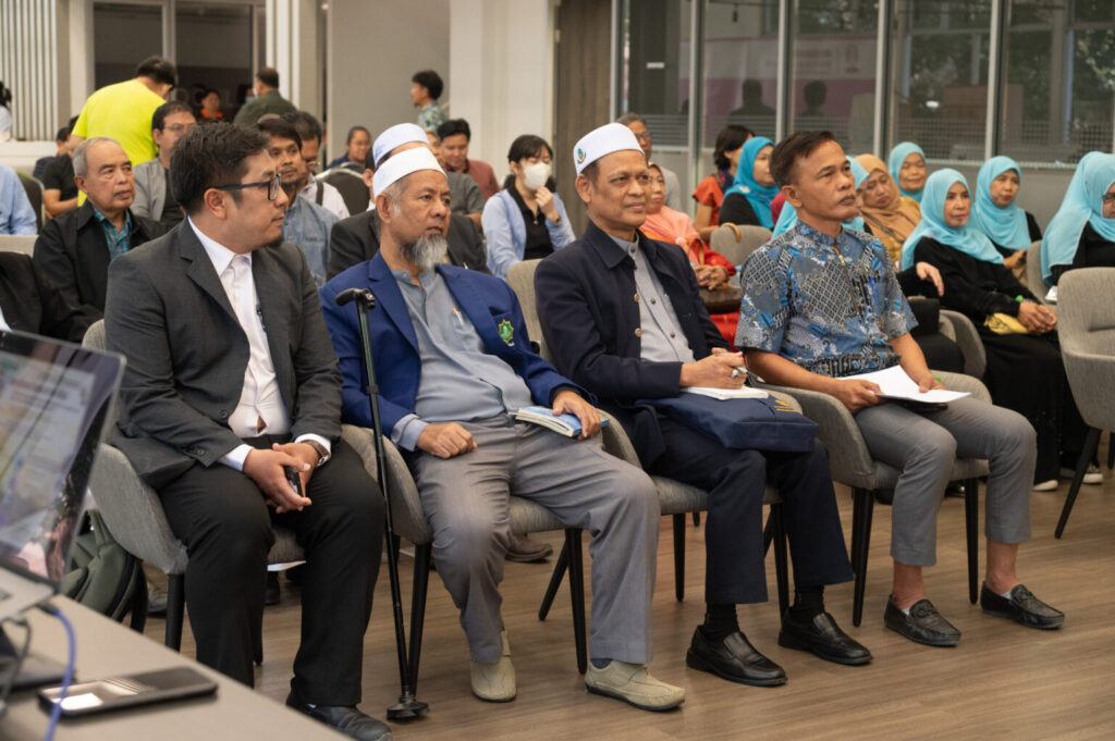 Chula Institute of Asian Studies Hosts Seminar on “Plural Society in Khlong Takhein”