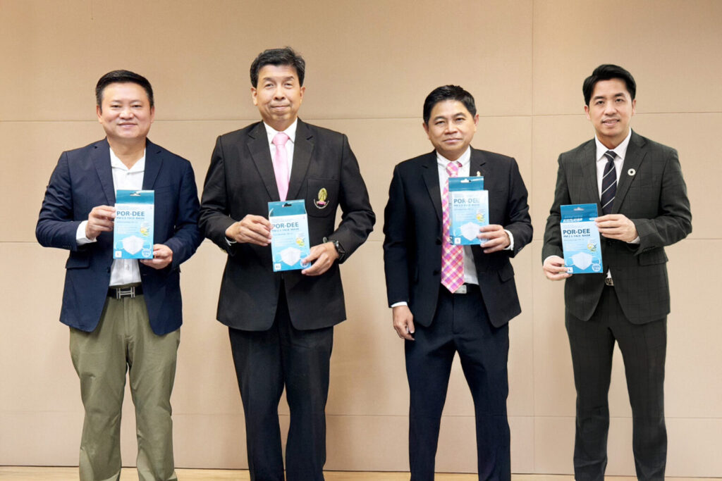 Mr. Phumichai Traidolanant, Managing Director, CP Social Impact Company (1st from the left),
Assoc. Prof. Dr. Chanchai Sittipunt, Dean, Faculty of Medicine at Chulalongkorn University and Director of Chulalongkorn Hospital, Thai Red Cross Society (2nd from the left), 
Prof. Dr. Rungsun Rerknimitr, Assistant to the President for Innovation and Director of the Medical Innovation and Entrepreneurship Center, Faculty of Medicine, Chulalongkorn University (3rd from the left), and Dr. Teerapon Tanomsakyu, Executive Chairman, CP's Organizational Sustainability and Strategy Development Group (4th from the left)