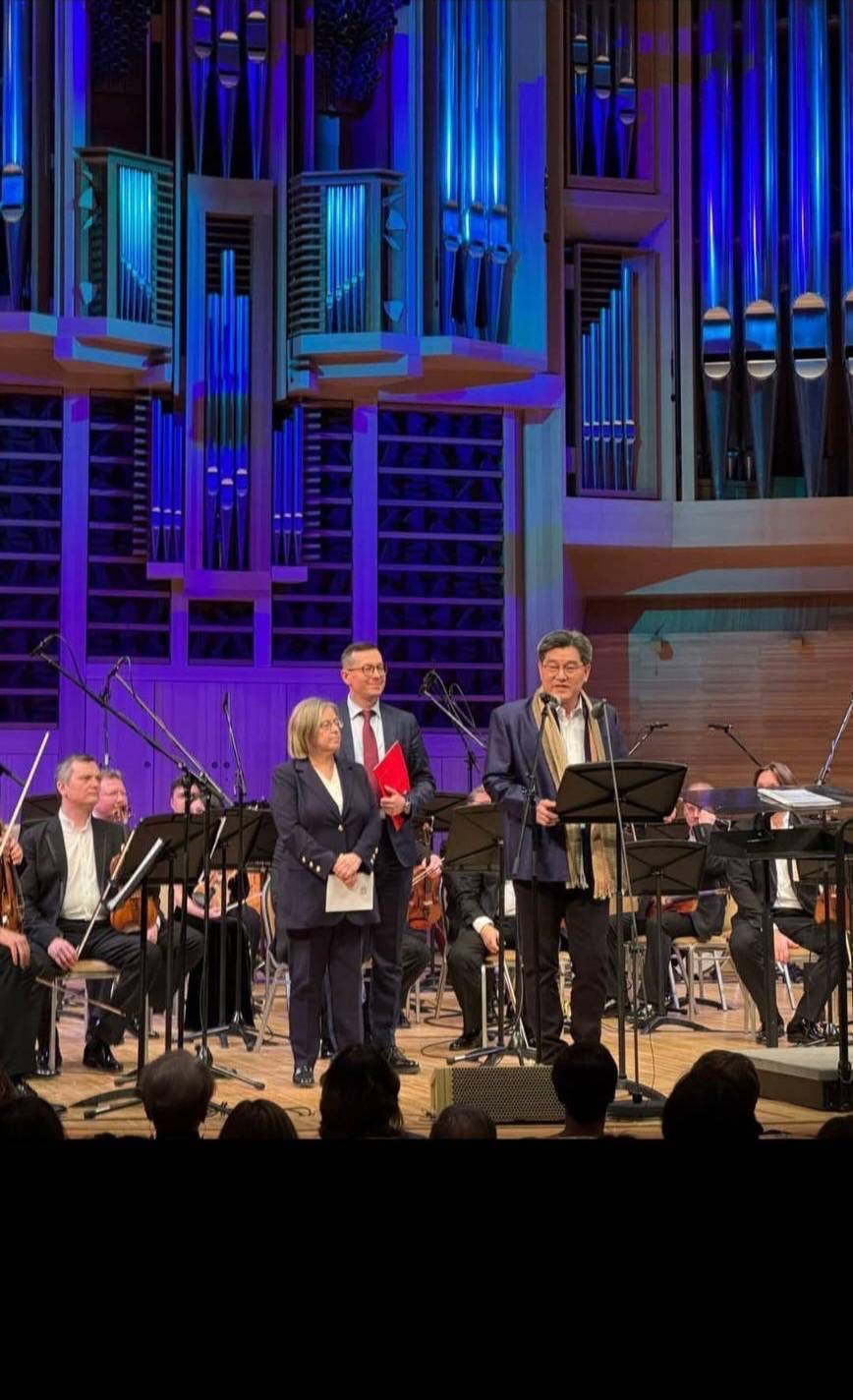 A National Artist and Professor from the Faculty of Fine and Applied Arts, Chulalongkorn University, Performs the "Concerto for Alto Saxophone and Orchestra" in Moscow 