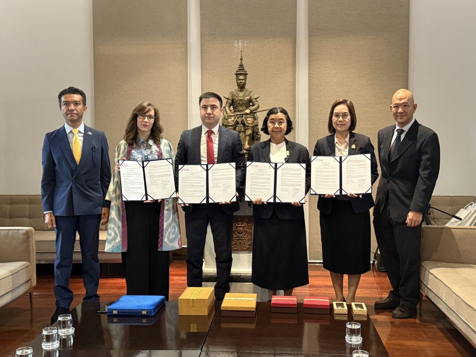 Faculty of Fine and Applied Arts, Chulalongkorn University, Sign an MOU and a Concert and Performances with Artists from Uzbekistan State Institute of Arts and Culture