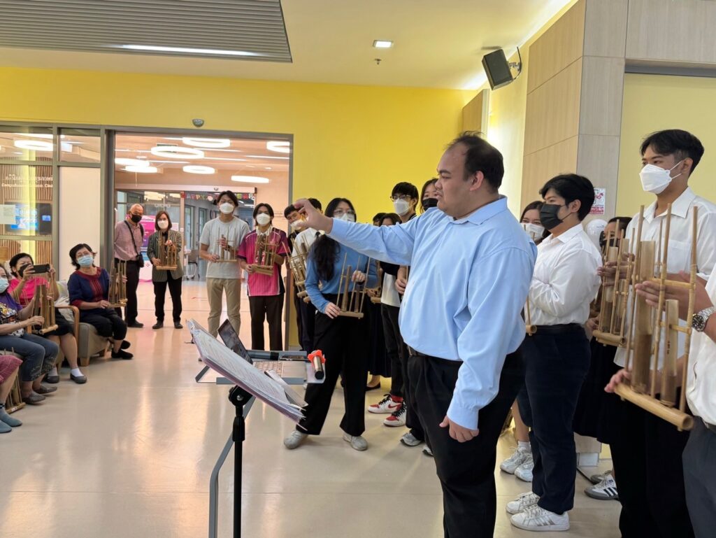 Chula Fine Arts Delivers Elder Eats 1.0 & Music Therapy to Elderly at King Chulalongkorn Memorial Hospital 