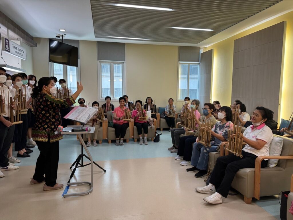 Chula Fine Arts Delivers Elder Eats 1.0 & Music Therapy to Elderly at King Chulalongkorn Memorial Hospital 