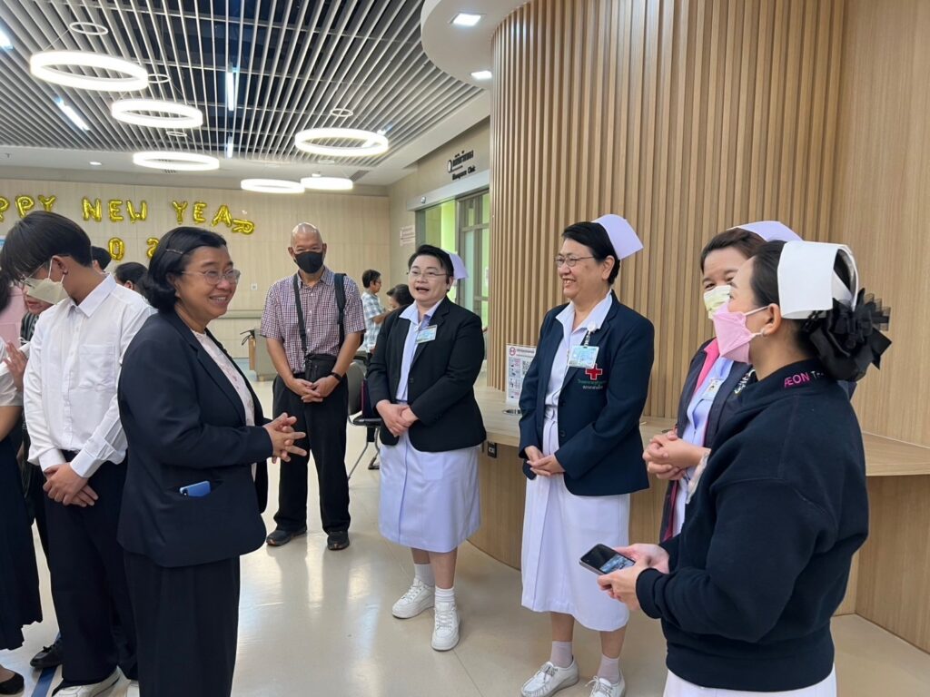 Chula Fine Arts Delivers Elder Eats 1.0 & Music Therapy to Elderly at King Chulalongkorn Memorial Hospital 