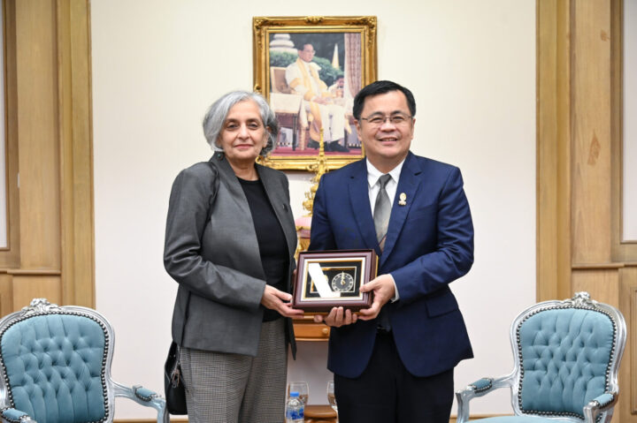 Prof. Jayathi Y. Murthy, President, Oregon State University (left) and 
Professor Dr. Wilert Puriwat, President, Chulalongkorn University (right)