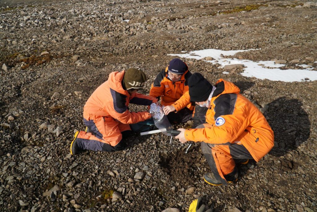 An extreme mission, Chulalongkorn researchers travel to the Antarctic To Investigate the Impacts of Global Warming and Microplastic Waste